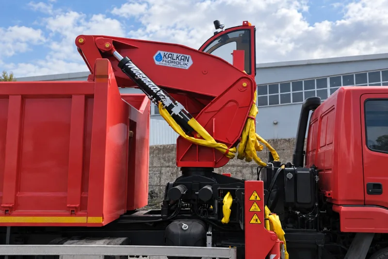 Mobil hurda yükleme vinci — bitmiş ürün